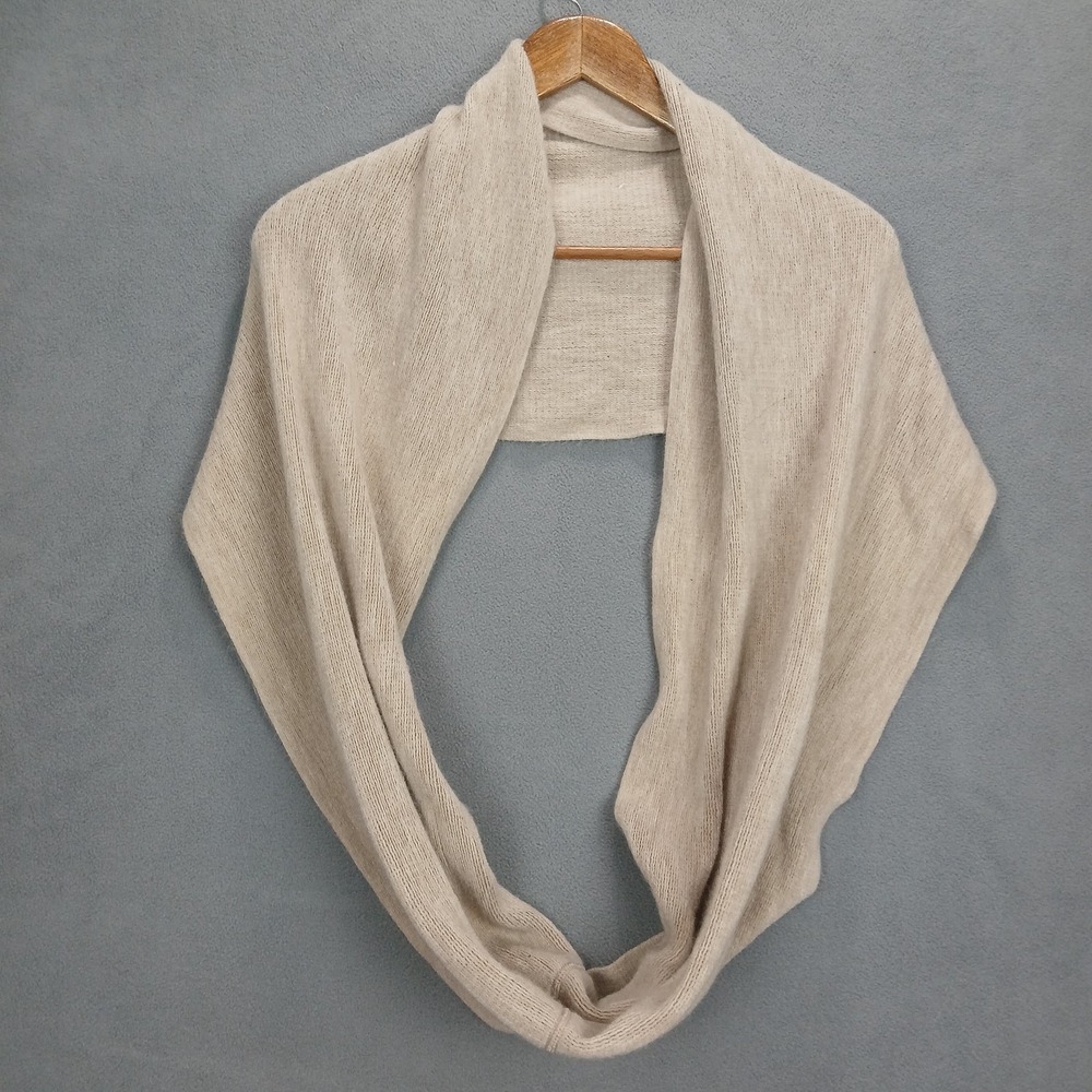 Calvin Klein Circle Scarf Women 31 '' W 15'' L Beige Tight Knit Infinity Evening